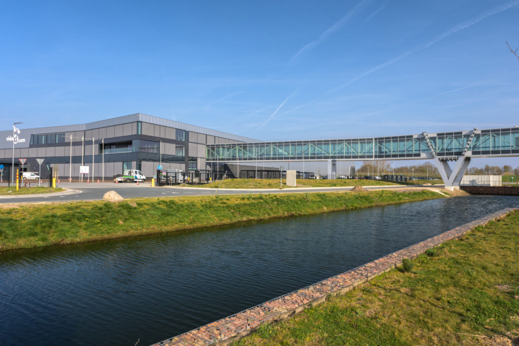 Vidaxl distributiecentrum Venlo met logistieke brug