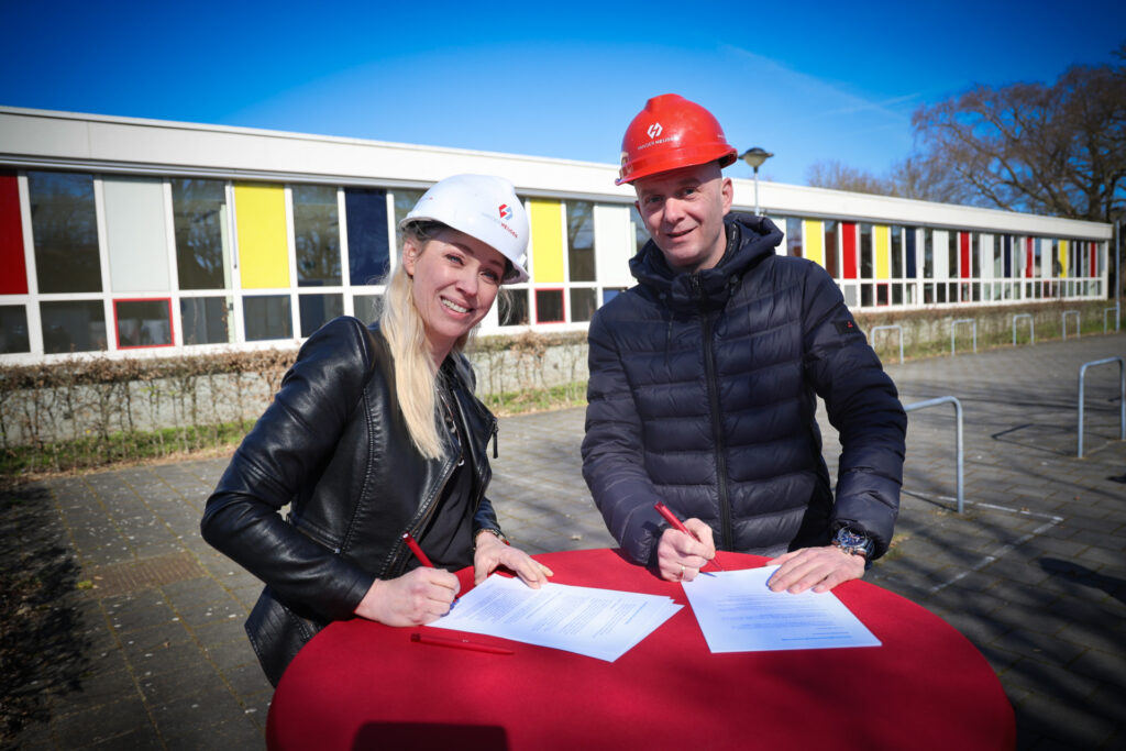 contracttekenen verbouwing SAM college Heesch Van der Heijden bouw en ontwikkeling